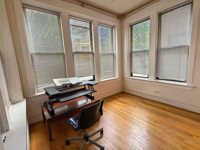 651 E 50th Place 1W, Chicago, IL 60615