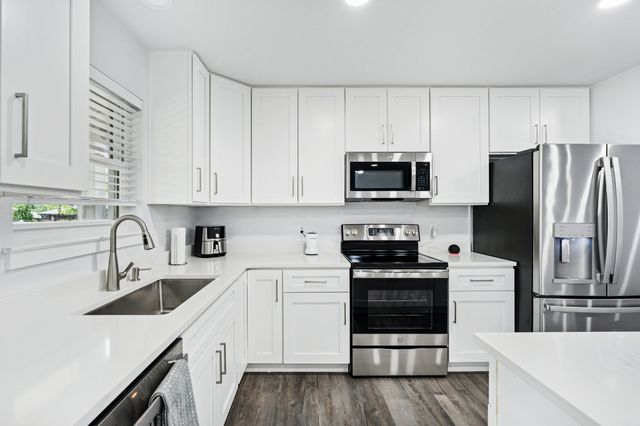 1888 Hilltop Drive, Lewisville, TX 75077