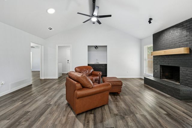 1888 Hilltop Drive, Lewisville, TX 75077