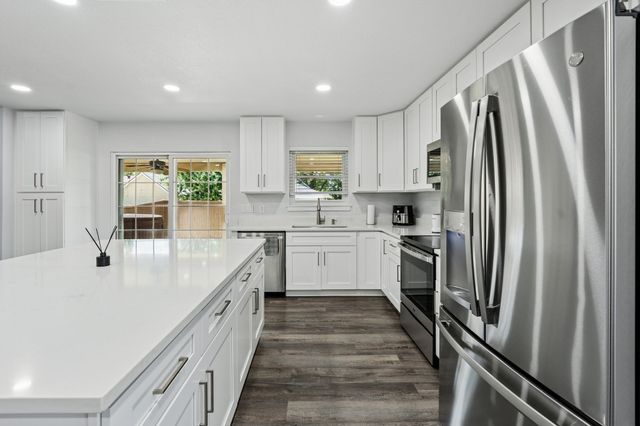 1888 Hilltop Drive, Lewisville, TX 75077