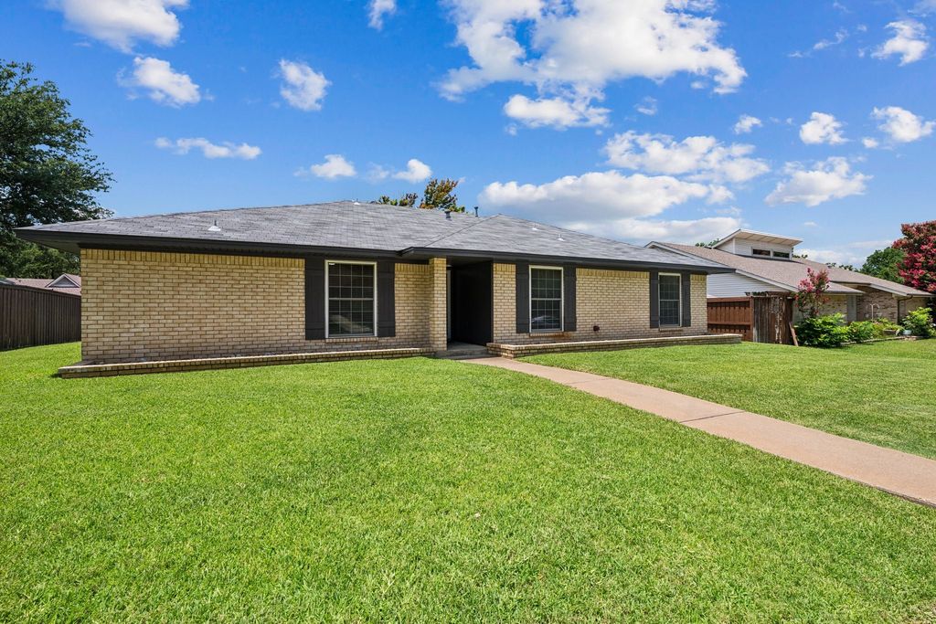 1888 Hilltop Drive, Lewisville, TX 75077