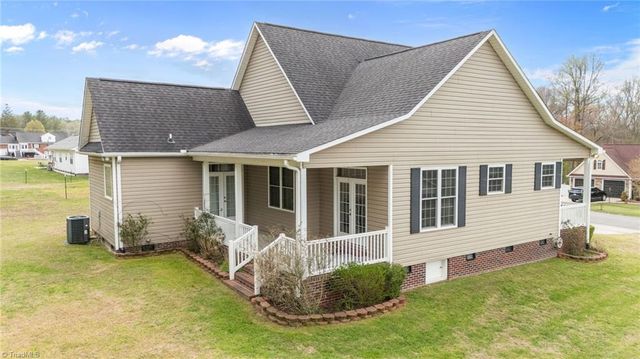 114 Meadow Stone Lane, Mount Airy, NC 27030