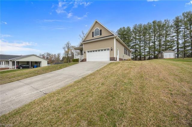 114 Meadow Stone Lane, Mount Airy, NC 27030