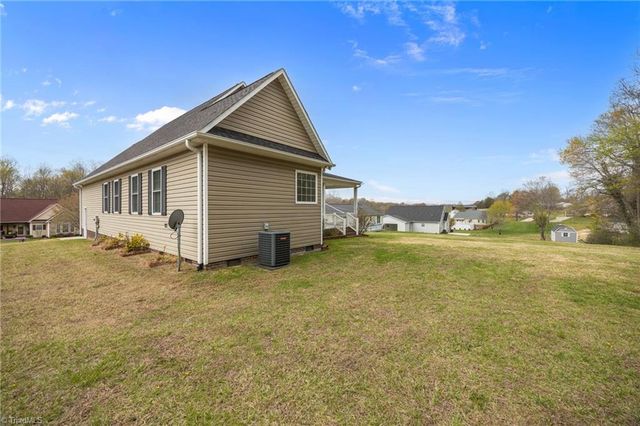 114 Meadow Stone Lane, Mount Airy, NC 27030