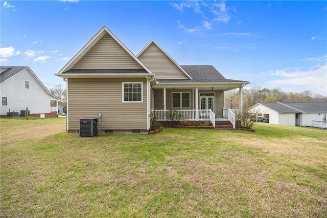 114 Meadow Stone Lane, Mount Airy, NC 27030