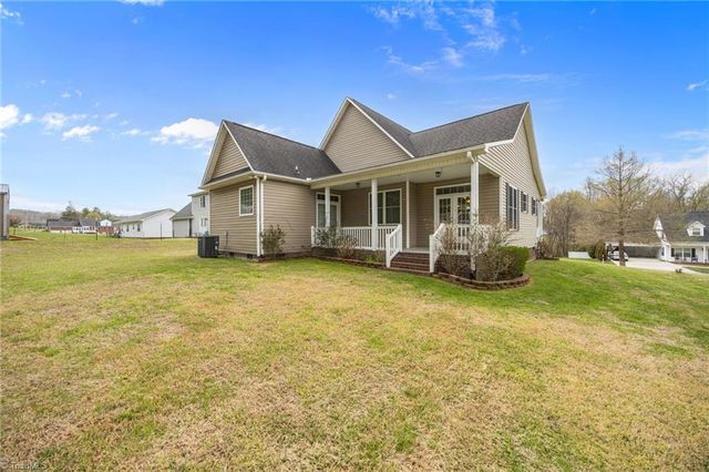 114 Meadow Stone Lane, Mount Airy, NC 27030
