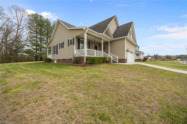 114 Meadow Stone Lane, Mount Airy, NC 27030