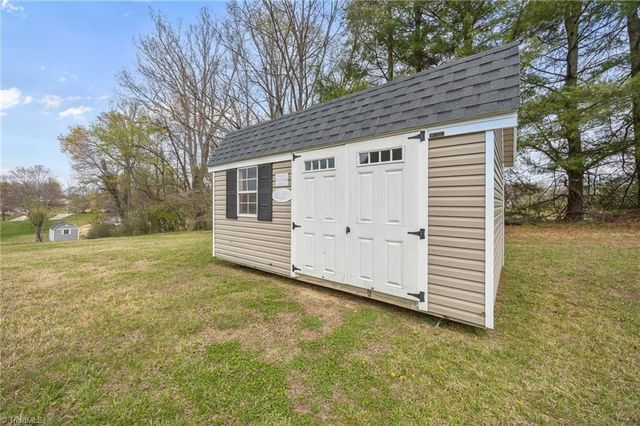 114 Meadow Stone Lane, Mount Airy, NC 27030