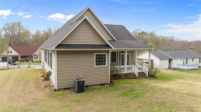 114 Meadow Stone Lane, Mount Airy, NC 27030