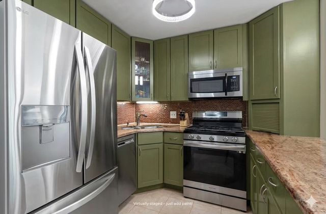 3900 N Pine Grove Avenue 209, Chicago, IL 60613