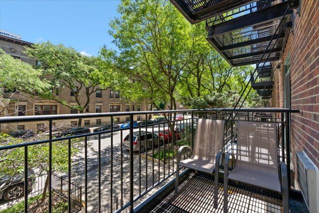 3900 N Pine Grove Avenue 209, Chicago, IL 60613
