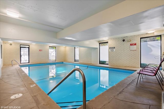 3900 N Pine Grove Avenue 209, Chicago, IL 60613