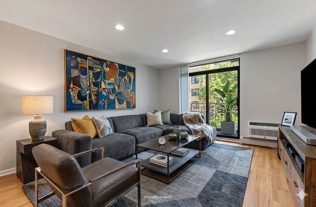 3900 N Pine Grove Avenue 209, Chicago, IL 60613
