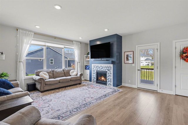 2803 Pinehill Drive, Holland, MI 49424