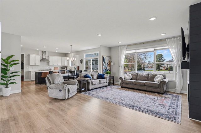 2803 Pinehill Drive, Holland, MI 49424