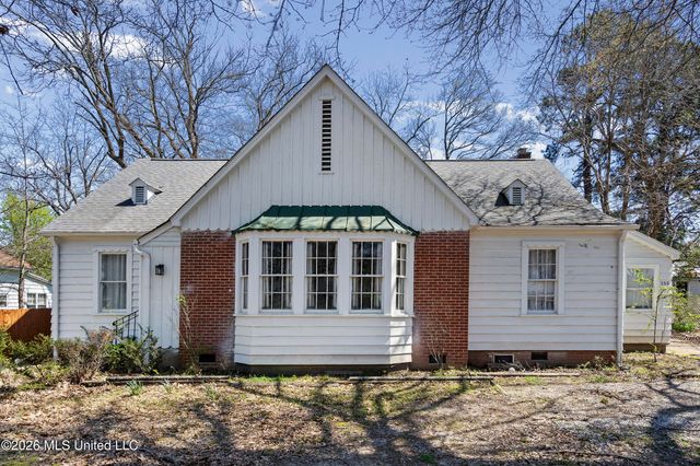 155 N Randolph Street, Holly Springs, MS 38635