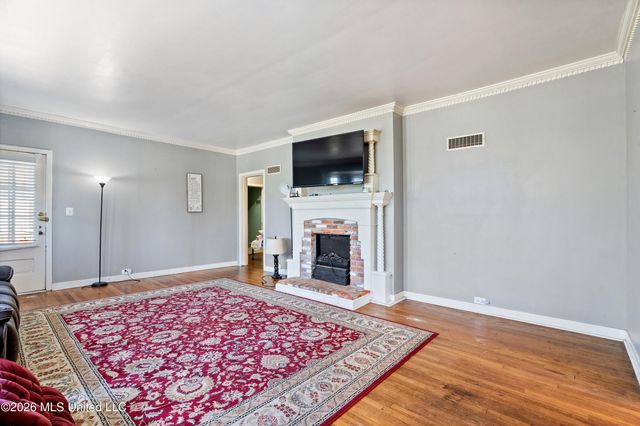 155 N Randolph Street, Holly Springs, MS 38635