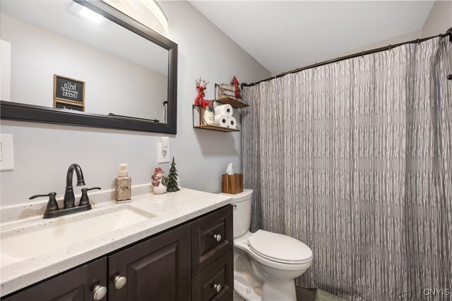 8025 Bamm Hollow Road, Clay, NY 13041