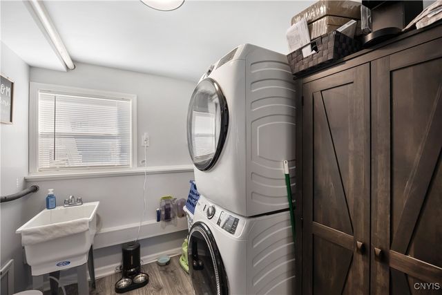 8025 Bamm Hollow Road, Clay, NY 13041