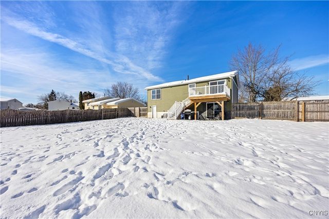 8025 Bamm Hollow Road, Clay, NY 13041