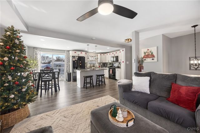 8025 Bamm Hollow Road, Clay, NY 13041