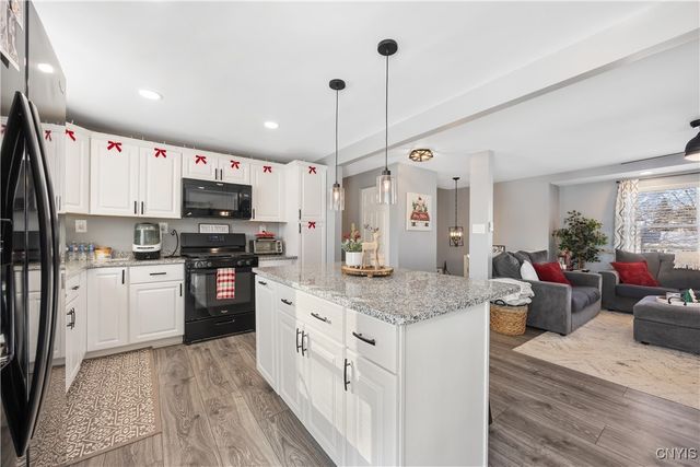 8025 Bamm Hollow Road, Clay, NY 13041