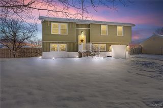 8025 Bamm Hollow Road, Clay, NY 13041