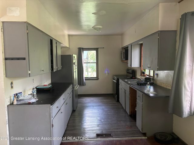 1717 Illinois Avenue, Lansing, MI 48906