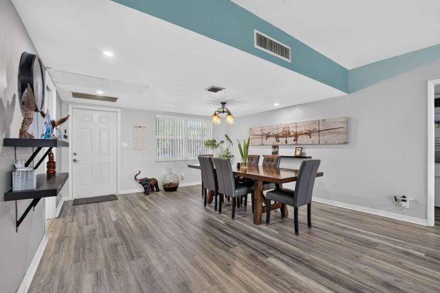 3960 Oaks Clubhouse 110, Pompano Beach, FL 33069
