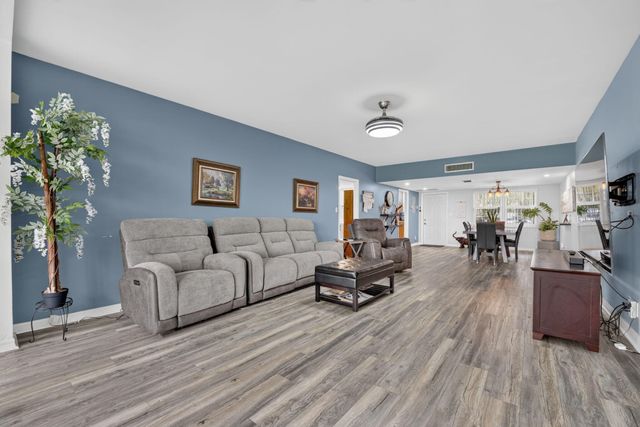 3960 Oaks Clubhouse 110, Pompano Beach, FL 33069