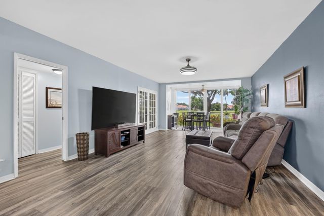 3960 Oaks Clubhouse 110, Pompano Beach, FL 33069