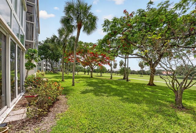 3960 Oaks Clubhouse 110, Pompano Beach, FL 33069
