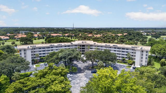 3960 Oaks Clubhouse 110, Pompano Beach, FL 33069
