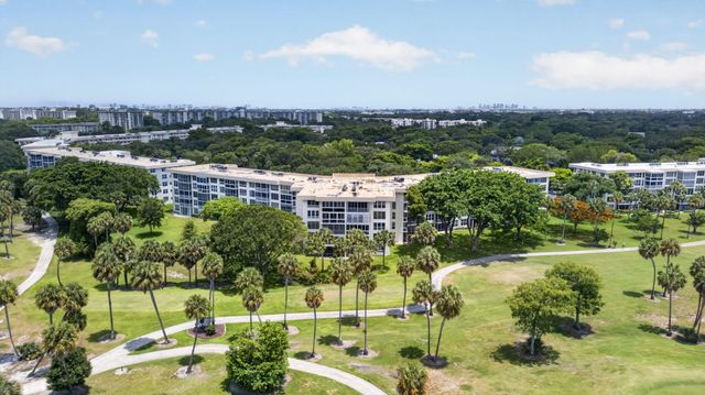 3960 Oaks Clubhouse 110, Pompano Beach, FL 33069