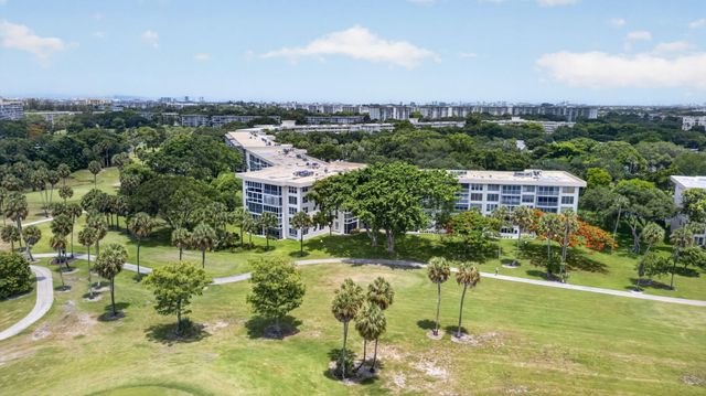 3960 Oaks Clubhouse 110, Pompano Beach, FL 33069