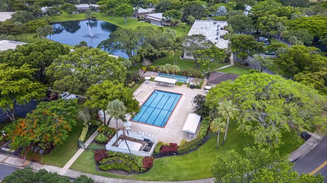 3960 Oaks Clubhouse 110, Pompano Beach, FL 33069