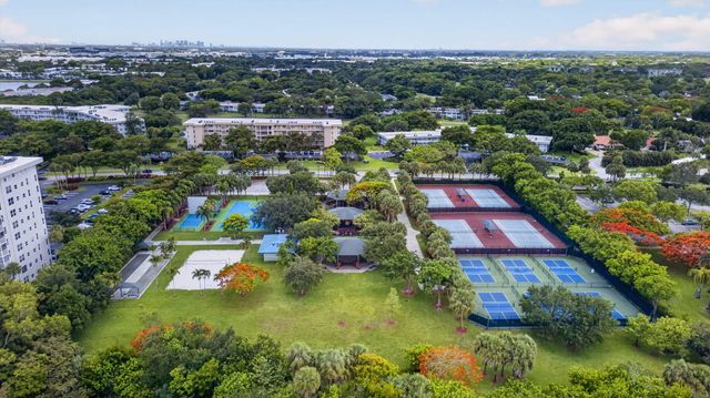 3960 Oaks Clubhouse 110, Pompano Beach, FL 33069
