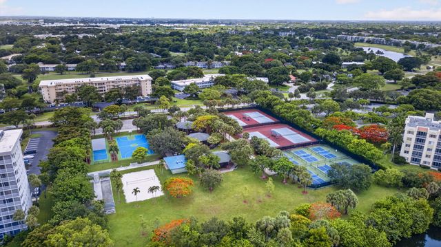 3960 Oaks Clubhouse 110, Pompano Beach, FL 33069