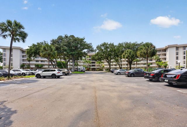 3960 Oaks Clubhouse 110, Pompano Beach, FL 33069