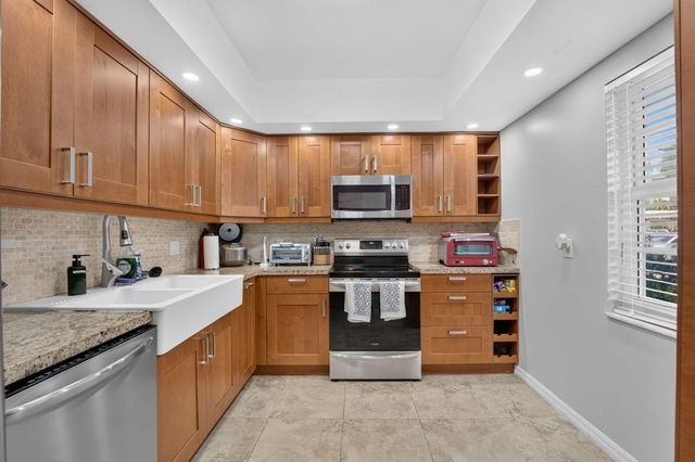 3960 Oaks Clubhouse 110, Pompano Beach, FL 33069
