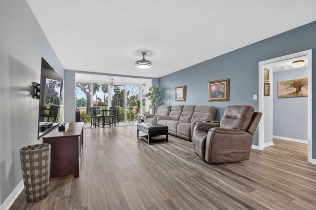 3960 Oaks Clubhouse 110, Pompano Beach, FL 33069