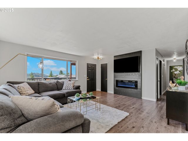 14021 Se LUCILLE St, Happy Valley, OR 97086