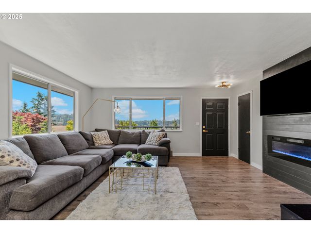 14021 Se LUCILLE St, Happy Valley, OR 97086