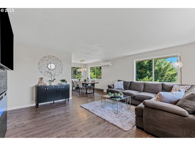 14021 Se LUCILLE St, Happy Valley, OR 97086