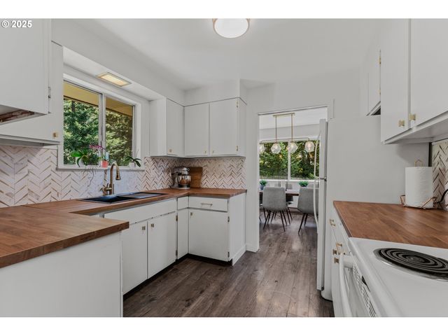 14021 Se LUCILLE St, Happy Valley, OR 97086