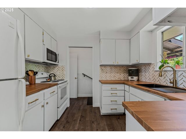 14021 Se LUCILLE St, Happy Valley, OR 97086