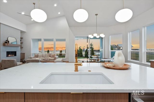 2407 N Buhrstone Ave, Eagle, ID 83616