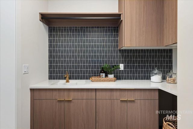 2407 N Buhrstone Ave, Eagle, ID 83616