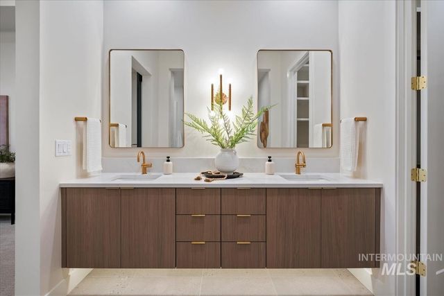 2407 N Buhrstone Ave, Eagle, ID 83616