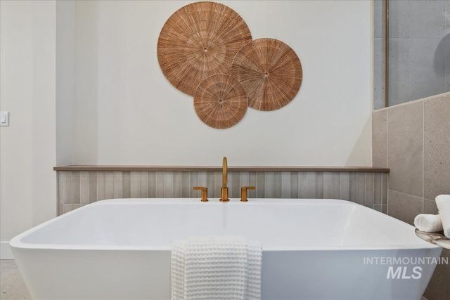 2407 N Buhrstone Ave, Eagle, ID 83616